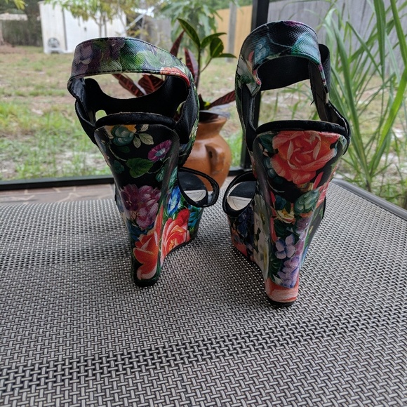 Wedges - Picture 4 of 8